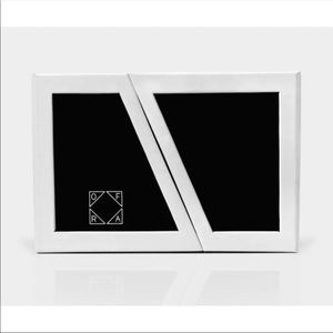 Ofra white magnetic palette/ OFRA Pop-Up Magnetic Palette Empty
